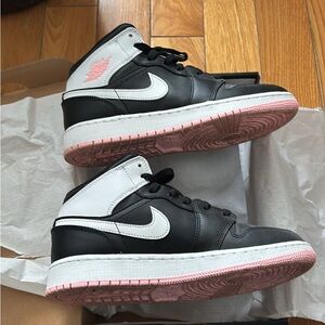 Jordan 1’s Mid, Arctic Punch